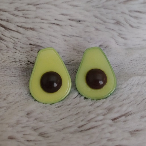 Jewelry - Avocado earrings! 🥑